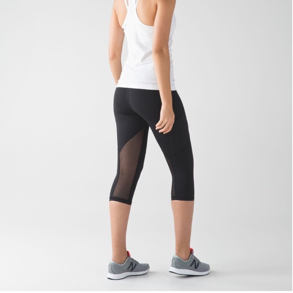 Lululemon Lululemon Outrun 17" Crop
Black size 4